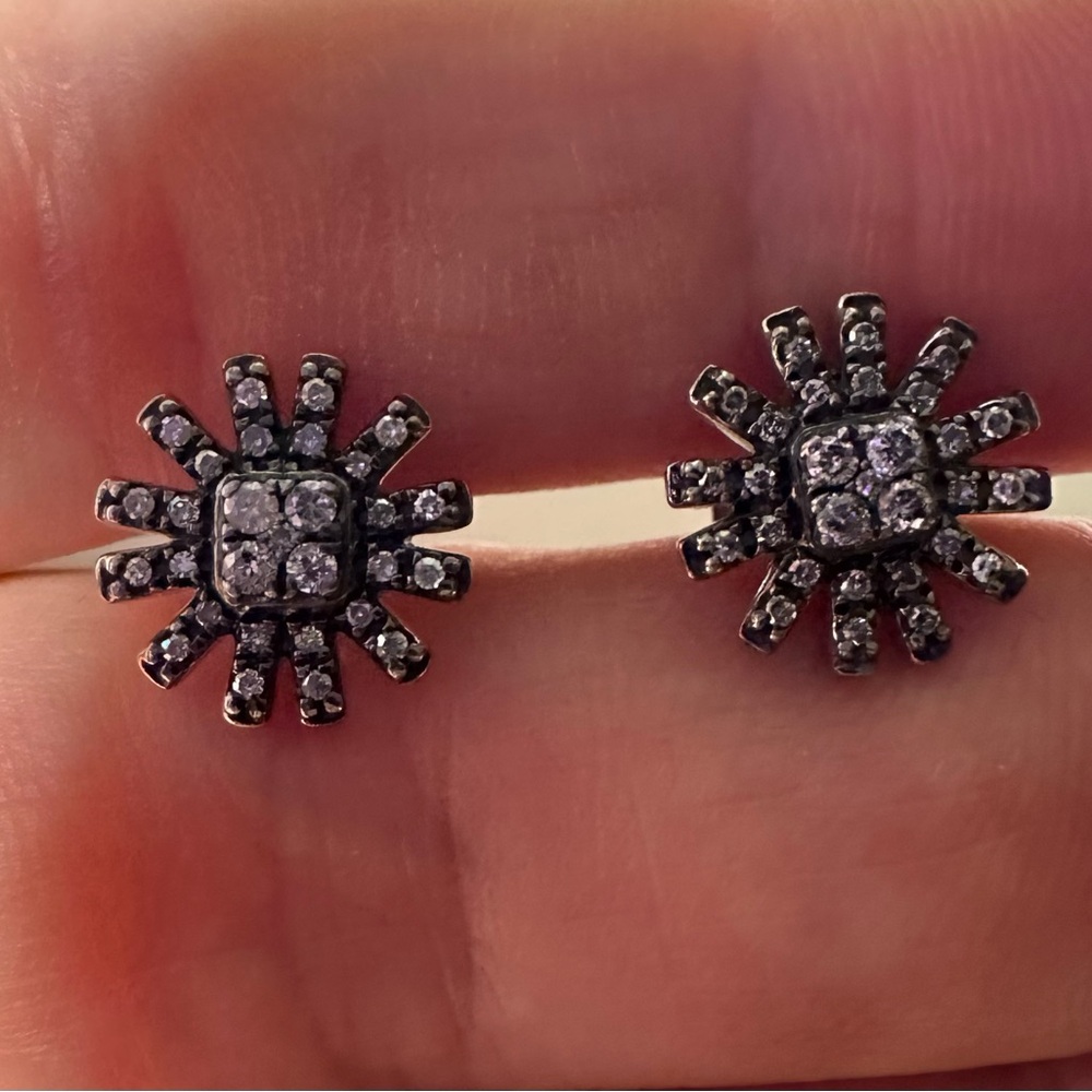 Colleen Lopez Sterling Silver Diamond Sunburst Earrings 0.25ctw - Picture 11 of 14